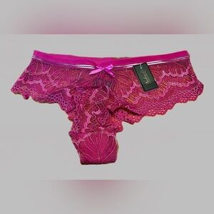 NWT Frederick’s of Hollywood Caroline Hot Pink Magenta Lace Thong Panties Size M